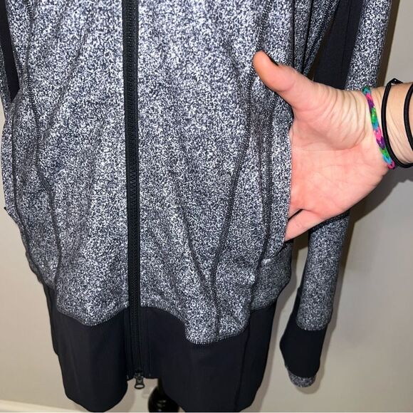 Lululemon Daily Practice Rio Mist Gray Black Zip Up Jacket - Womens size 10 - Picture 11 of 16